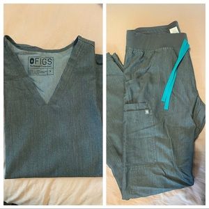 Great condition, Figs graphite scrubs